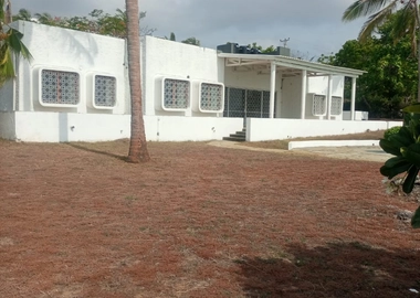 3 Bedroom Beachfront Bungalow for Rent in Nyali
