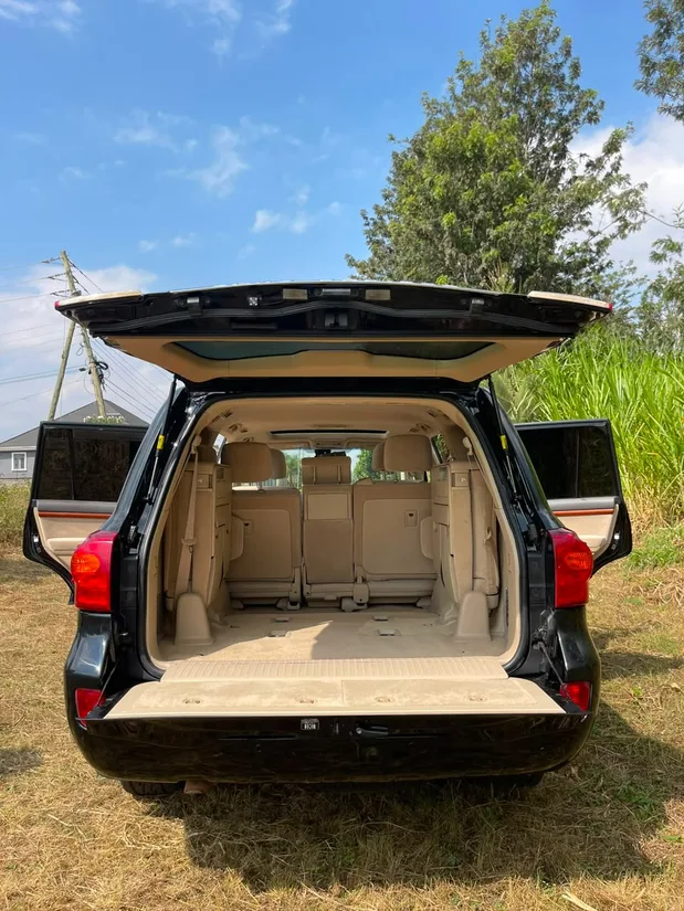2014 Toyota Land cruiser V8