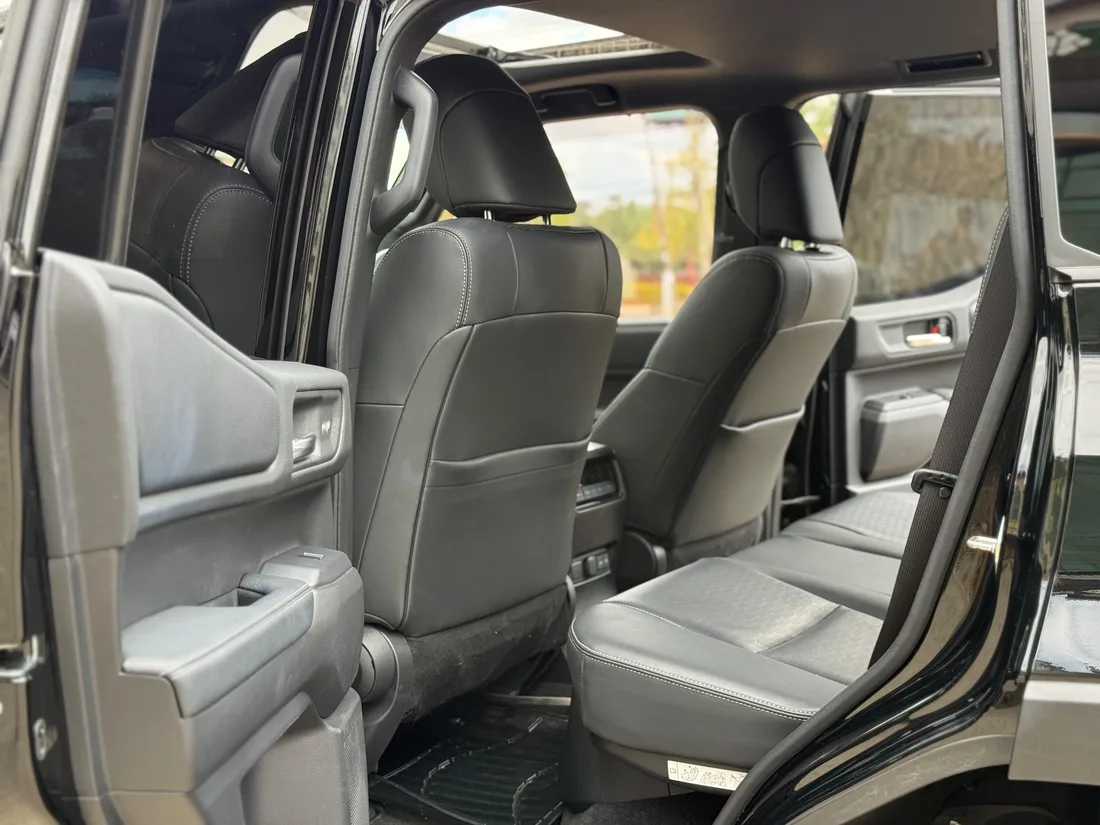 Petrol Toyota Land cruiser J250