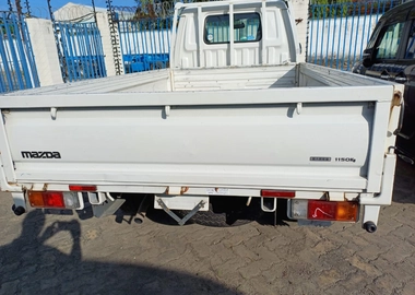 Nissan NT 100 pick up
