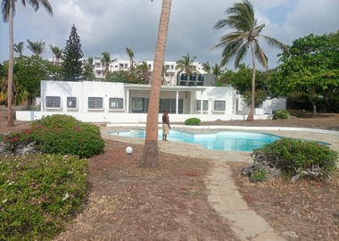 3 Bedroom Beachfront Bungalow for Rent in Nyali