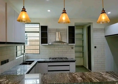 4 bedroom All Ensuite maisonette