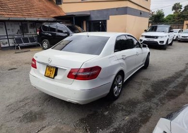 Mercedes E300