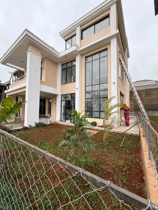 4 bedroom all ensuite mansion