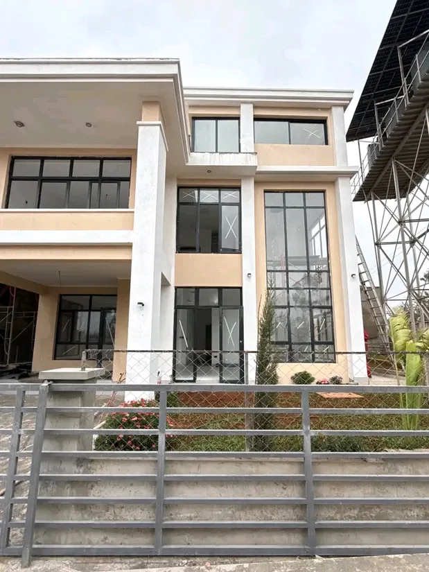 4 bedroom all ensuite mansion