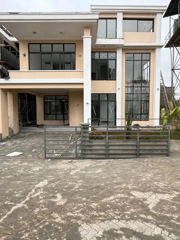 4 bedroom all ensuite mansion