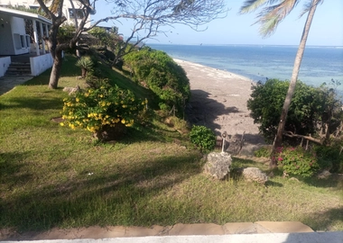 3 Bedroom Beachfront Bungalow for Rent in Nyali