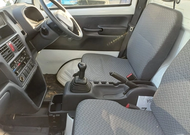 Nissan NT 100 pick up