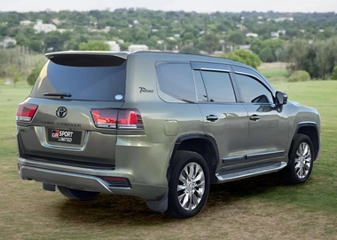 TOYOTA LAND CRUISER