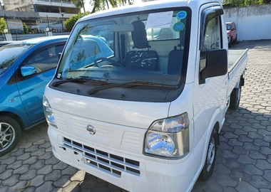 Nissan NT 100 pick up