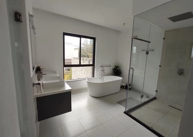 5 bedroom ensuite mansion