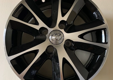 Toyota vitz 14 inch rim