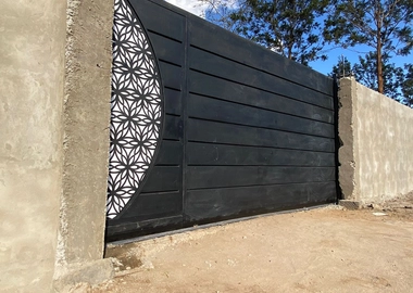 Steel sliding gate