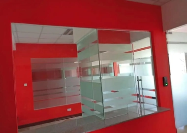 Frameless office partition