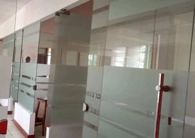 Frameless office partition