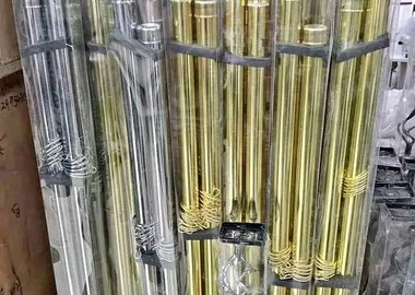 Adjustable curtain rod