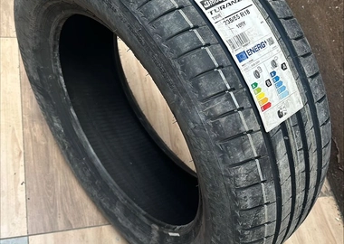 235/53R18 bridgestone