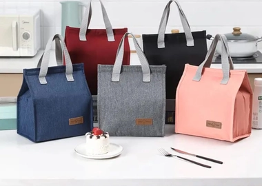 Insulated lunch bags