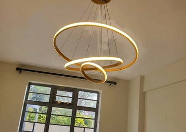 Elegant recoil chandelier