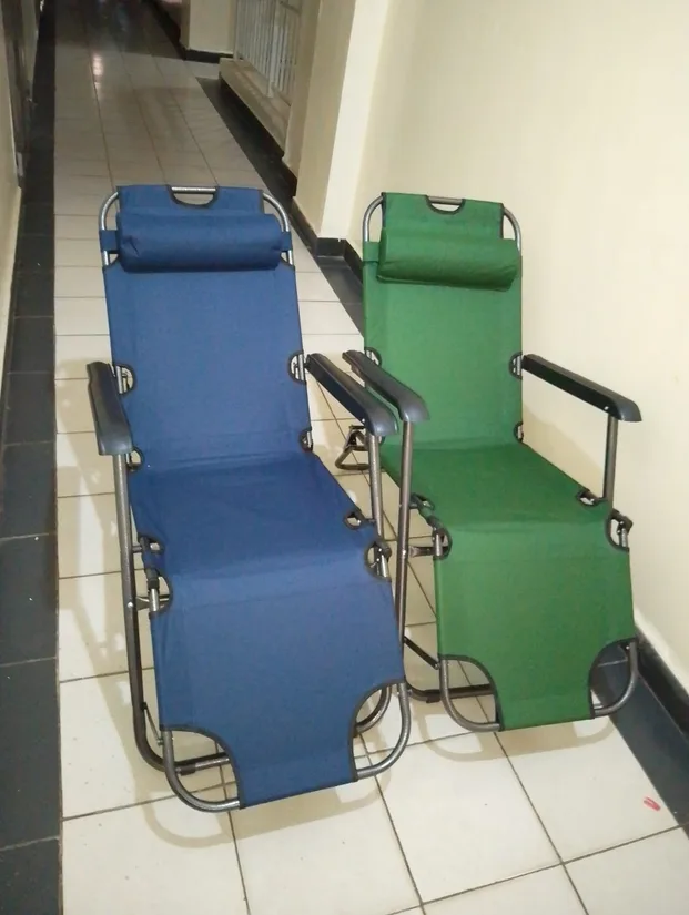 Folding sun lounger chairs
