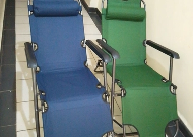 Folding sun lounger chairs