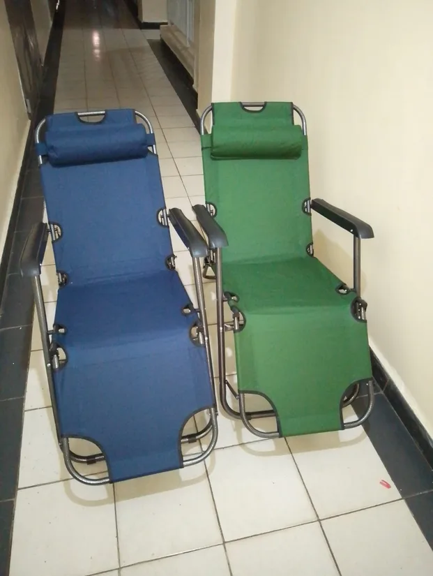 Folding sun lounger chairs