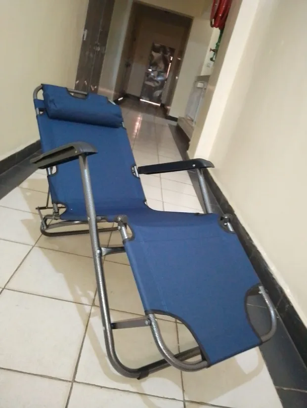 Folding sun lounger chairs