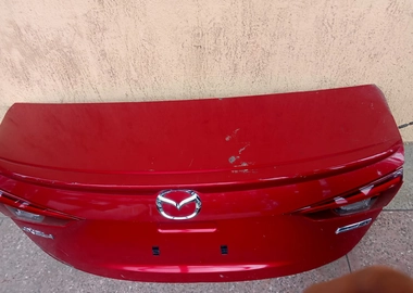 Mazda axela boot salon
