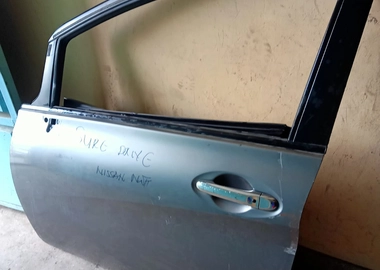 Nissan note front door