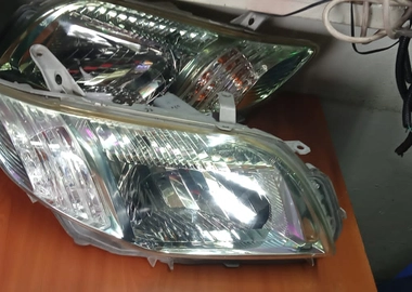 Axio 2010 non xenon headlights