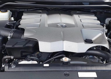 Land Cruiser V8 Petrol