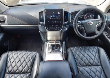 Land Cruiser V8 Petrol