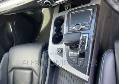 Audi Q7 2018 white