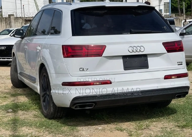 Audi Q7 2018 white