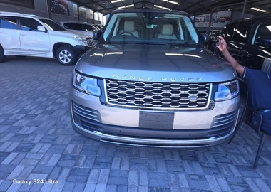 Range Rover Vogue 2017 model