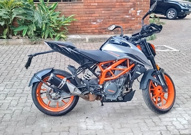 2023 KTM Duke 390