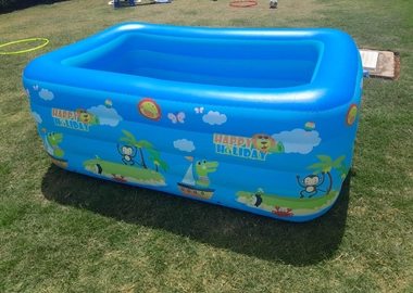 Inflatable swimming pool