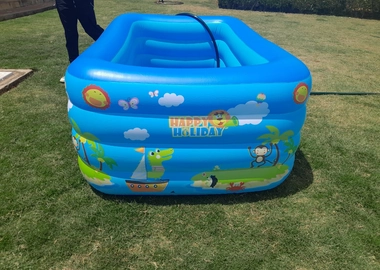 Inflatable swimming pool