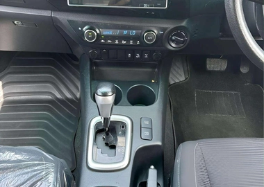 HILUX SR5