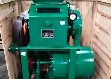Maize floor roller mill. Complete with crusher motors and frame.