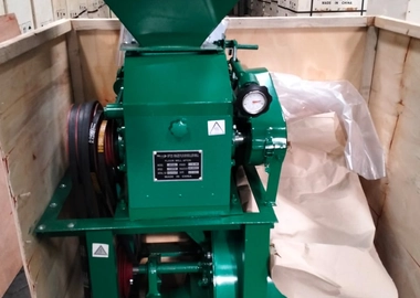 Maize floor roller mill. Complete with crusher motors and frame.