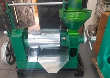 Mop 100 Screw Oilpress machine.