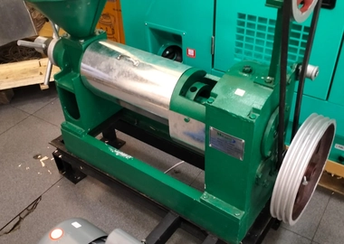 Mop 100 Screw Oilpress machine.