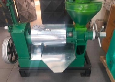 Mop 100 Screw Oilpress machine.