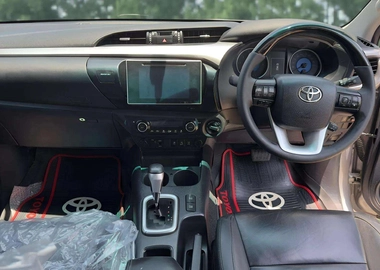 HILUX DOUBAL CABIN