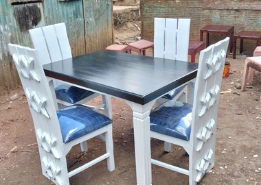 4 seater Dining table
