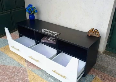 5ft long TV stand with 3 drawer