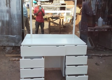 Vanity table