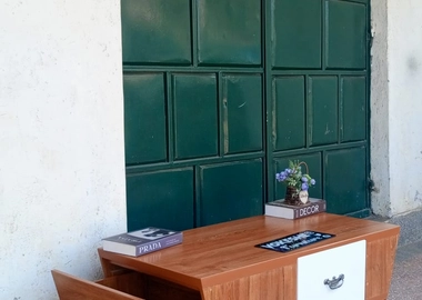 Coffee table with drawers