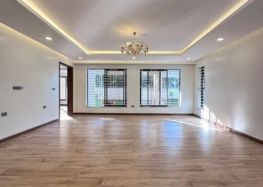 Modern 4 bedroom to let